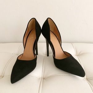 Beautiful black pumps!